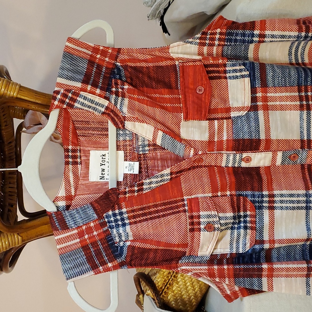 New York Laundry plaid summer top/blouse size XL red, white and blue